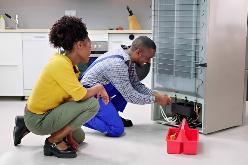 Refrigerator repair in Pinecrest